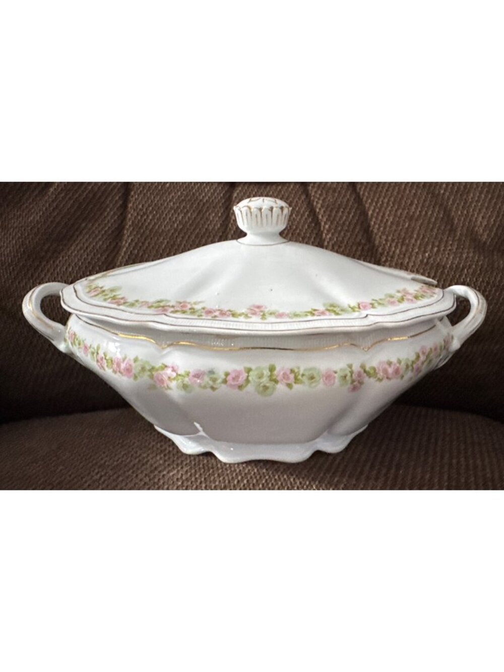 The Munich Porcelain Tureen With Lid - Pink Floral & Gold Accents